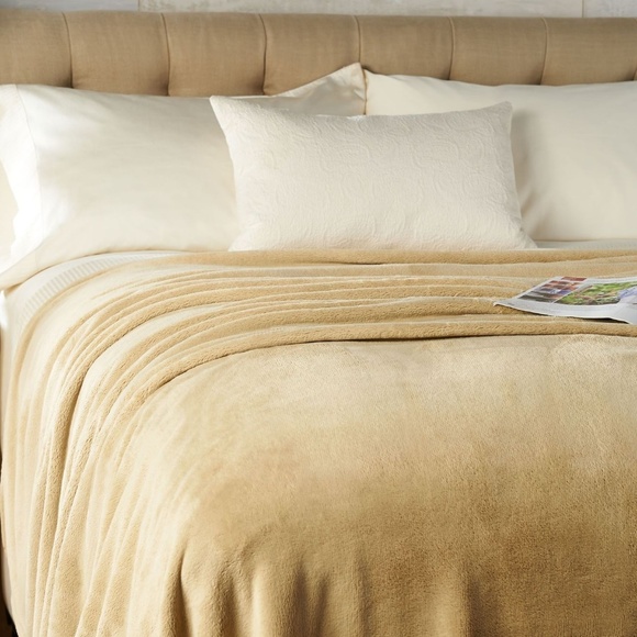 Charisma Bedding Charisma Plush Cozy Ultra Soft Blanket King Nwot